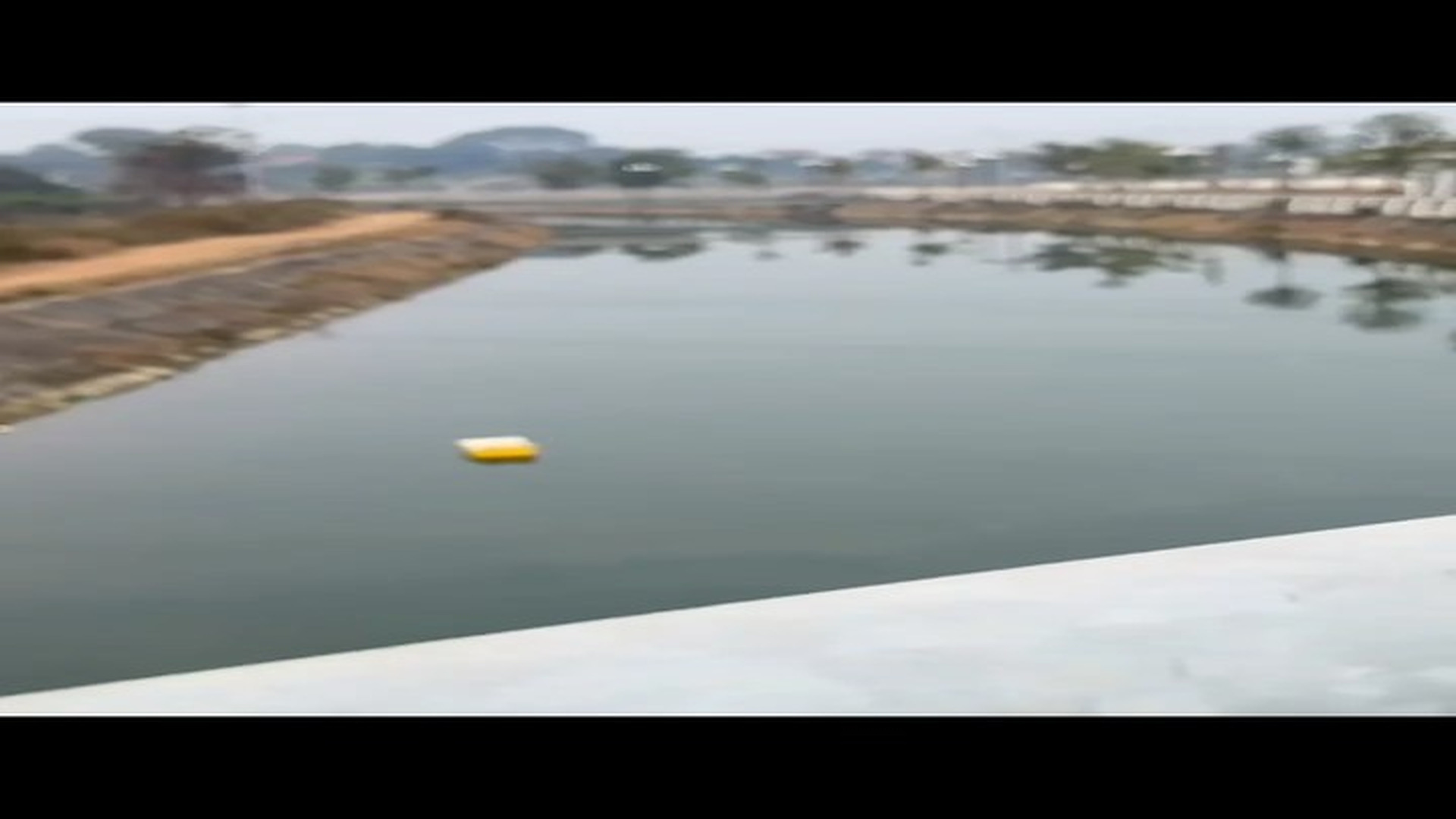 Full Video : H0707023_Kitten Drifting on River Clings to Foam Box, Rescued Miraculously F
